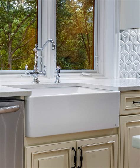 This stylish faucet is designed to enhance the beauty of your kitchen or bathroom. . Best farmhouse sink